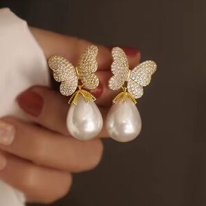 Vintage Butterfly Pearl Gold Timeless Earrings